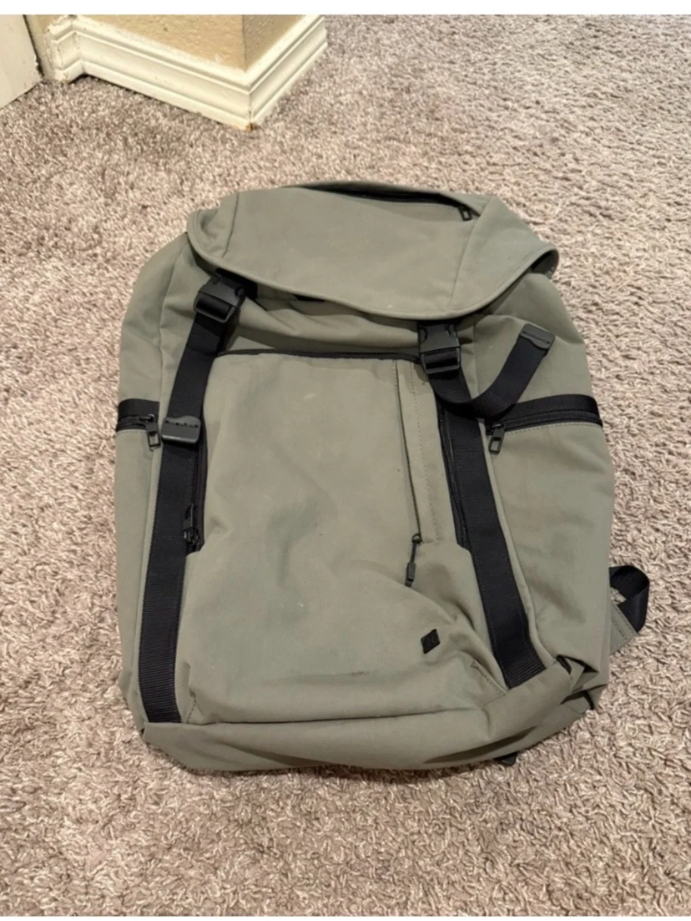 Men's Lululemon Command the day 24L Top-Flap Backpack in Sage Gray